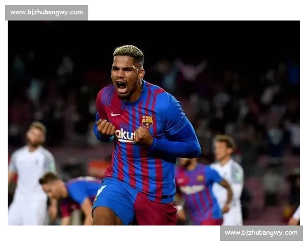 世体炮轰国家德比漏判:卡瓦哈尔冲人不冲球,阿劳霍点球被抹除 世体炮轰国家德比漏判:卡瓦哈尔冲人不冲球,阿劳霍点球被抹除